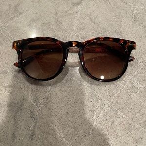 Old Navy Tortoise Shell Wayfarer Sunglasses